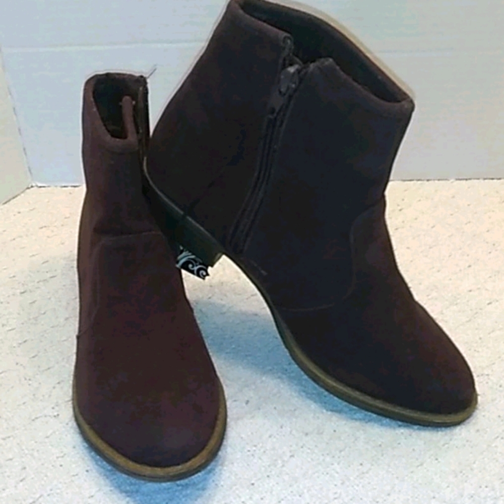 Gina Group ankle boots.